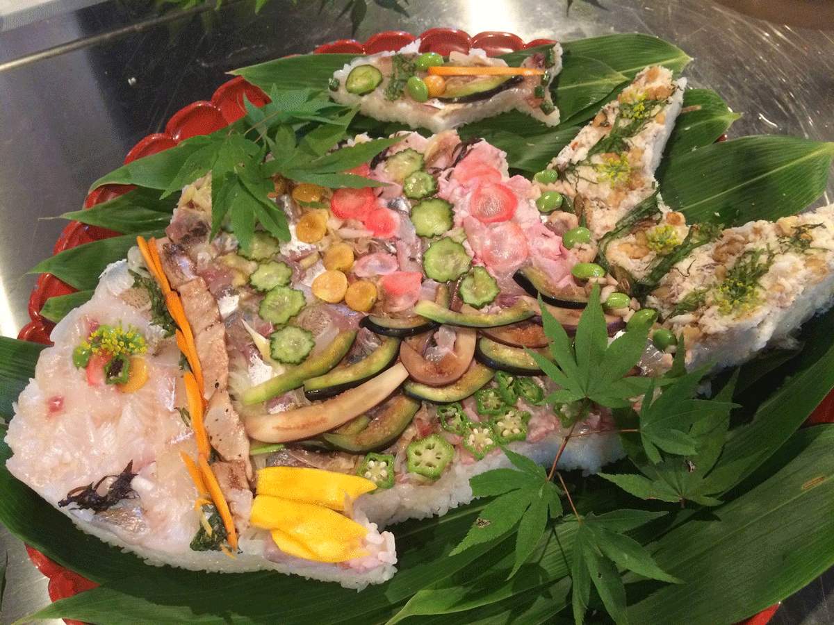 魚々座の押し寿司
