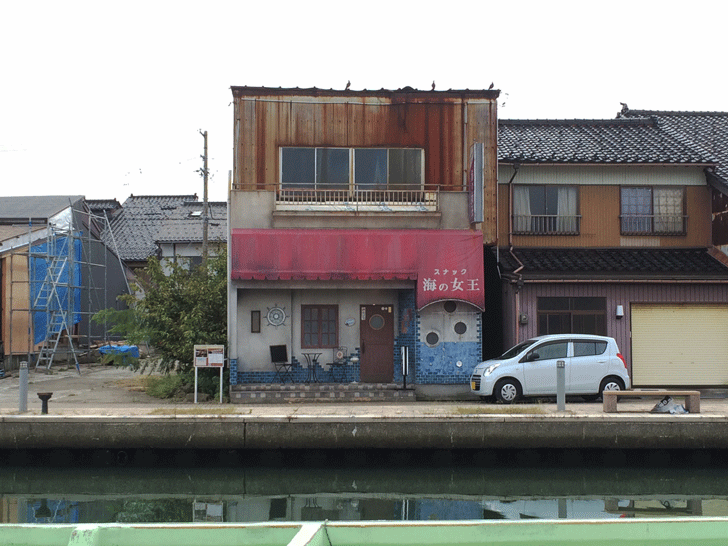 スナック「海の女王」