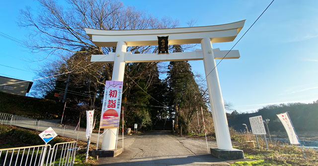 富山県立山町の雄山神社岩峅前立社壇