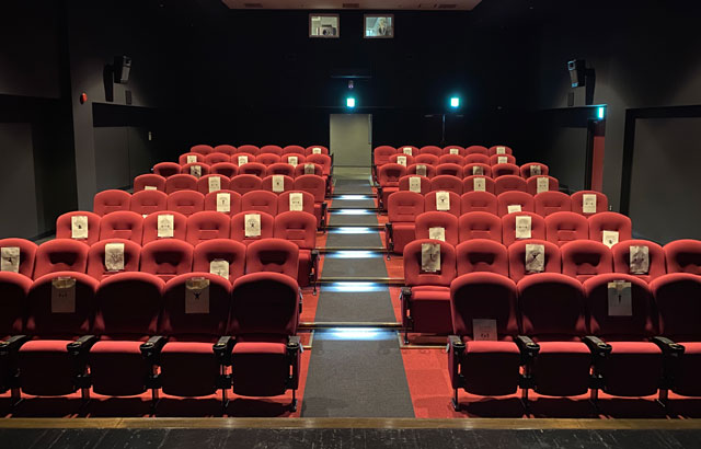 富山市総曲輪のミニシアター系映画館「ほとり座 本館」の新型コロナウイルス対策