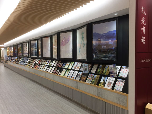 JR金沢駅の観光案内所のパンフレット