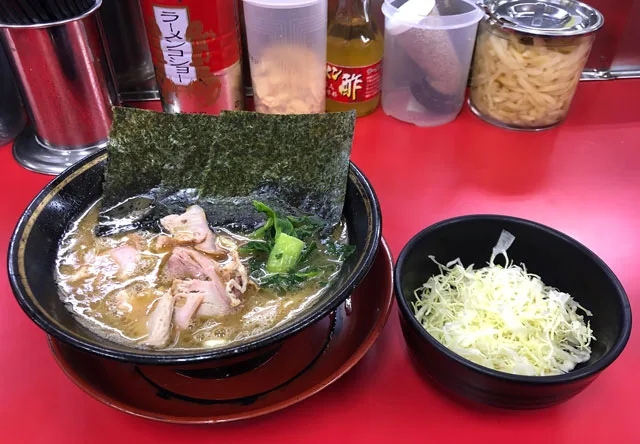 魚津市の有名家系ラーメン「はじめ家」のキャベせん