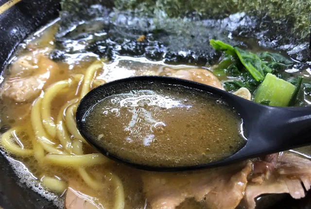 魚津市の有名家系ラーメン「はじめ家」のスープ