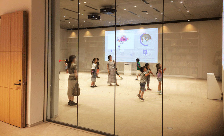 富山県美術館3Fのホール