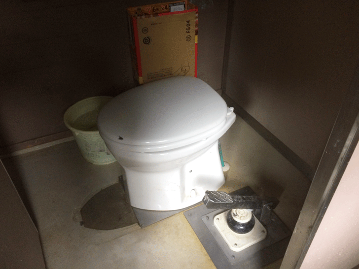 富山県の百名山薬師岳薬師平のトイレ