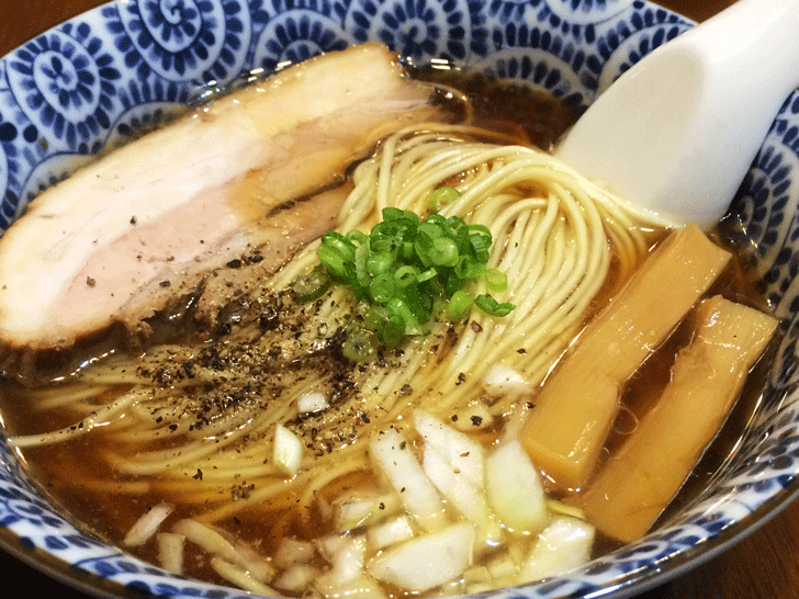 ミシュラン掲載の氷見のラーメン屋「貪瞋痴(とんじんち)」の黒醤油ラーメン