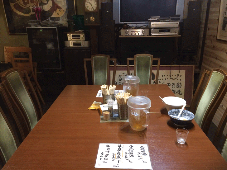 ミシュラン掲載の氷見のラーメン屋「貪瞋痴(とんじんち)」の店内