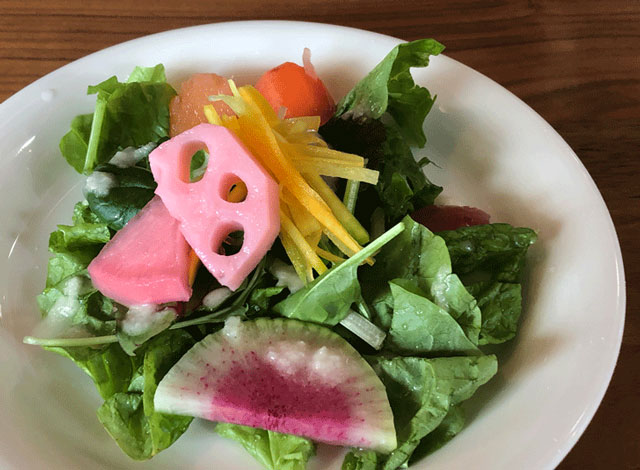 富山県氷見市のレストラン「イタリアンキッチンオリーブ」の元気野菜のサラダ