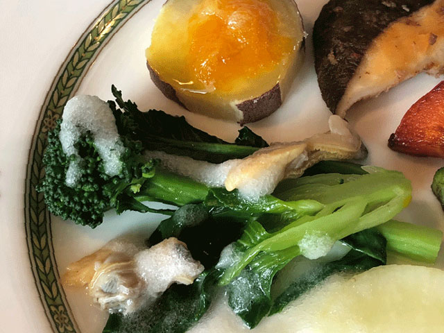 富山県氷見市のレストラン「イタリアンキッチンオリーブ」の元気野菜の前菜のアップ