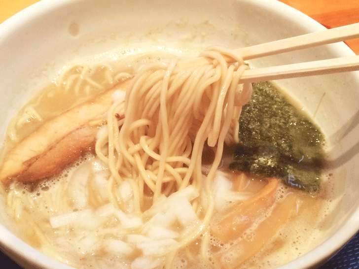 ミシュランにも載った人気店【麺屋一鶴】の濃厚煮干しラーメンの麺