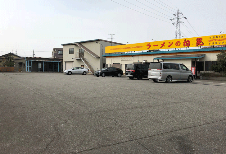 富山市豊若町のラーメンの白晃の駐車場