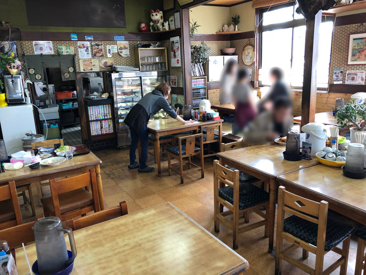 旧大沢野の人気店「島田食堂」の店内の様子