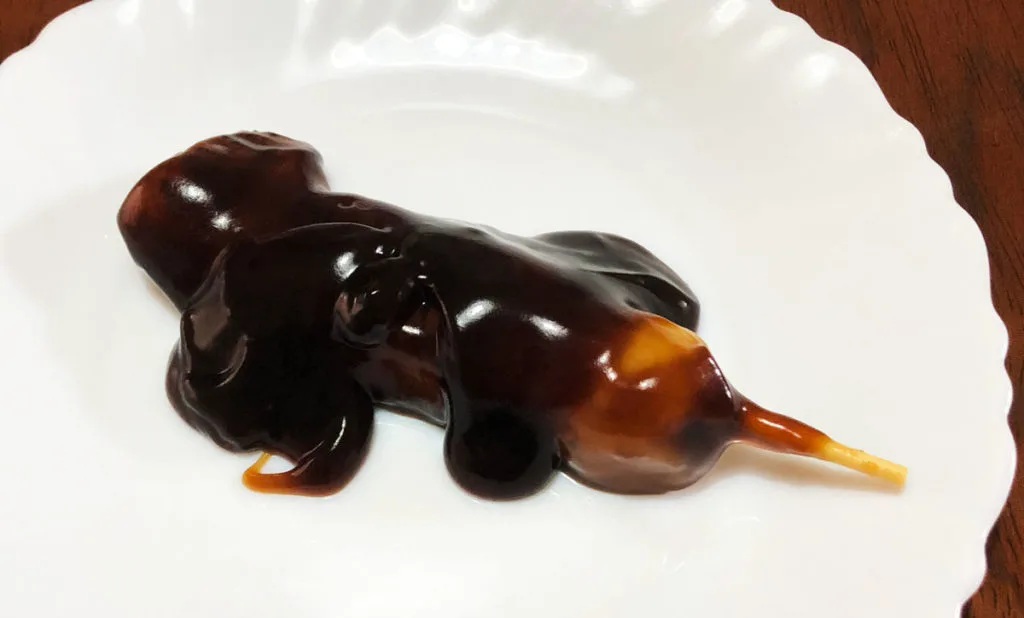 富山市中央通りにある石谷もちやのあやめ団子黒蜜タレ多め