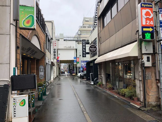 富山市中央通りにある石谷もちやの店舗外観2