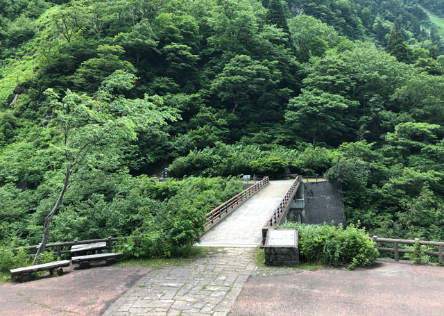八郎坂登山口への道