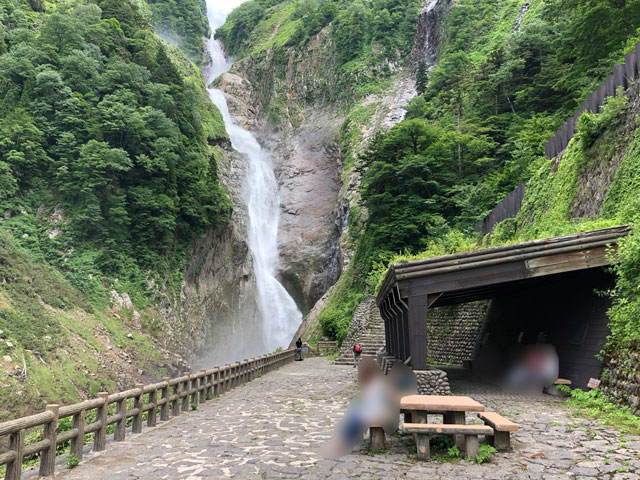 落差日本一の観光スポット「称名滝 しょうみょうだき」と滝見展望台