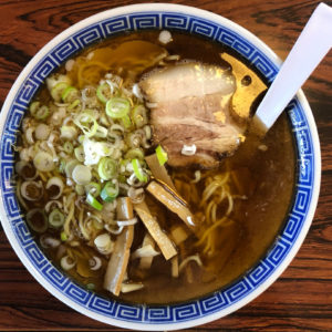 新湊高校にも地元にも密着したひさみなと食堂のラーメン!