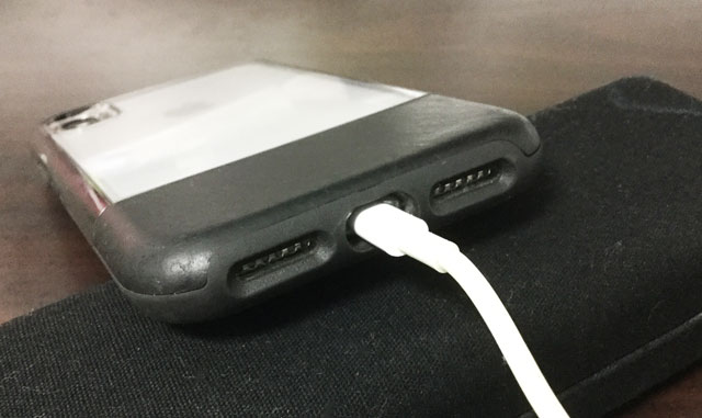 iphoneXの充電ポート
