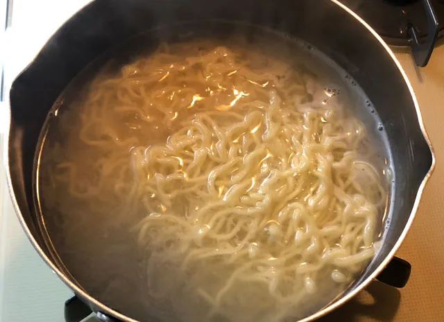 ラーメンのテイクアウト 新根塚 めん屋 めんや 家での作り方と味のレビュー