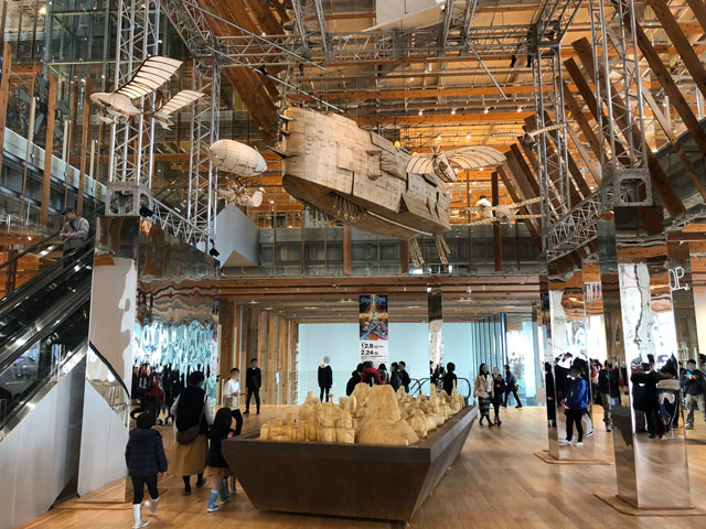 富山市ガラス美術館の2Fに展示された飛行船の模型2