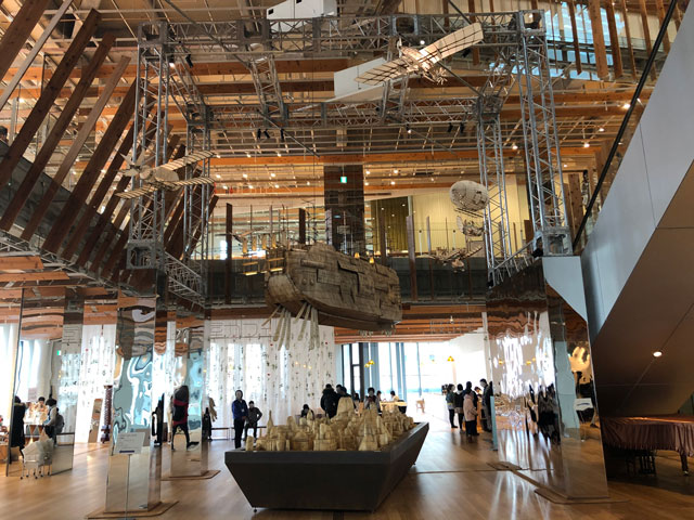 富山市ガラス美術館の2Fに展示された飛行船の模型