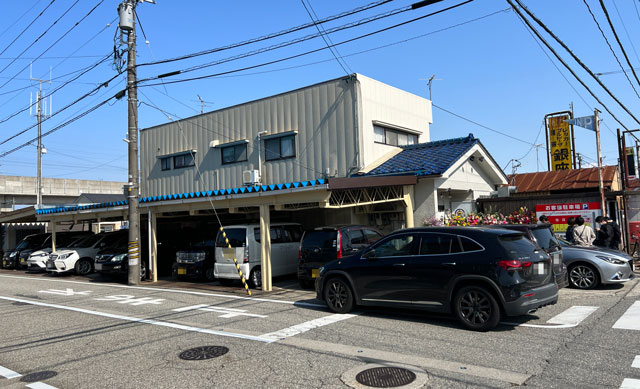 富山市新庄北町に移転したラーメン屋「中華そば つぼみ」の駐車場