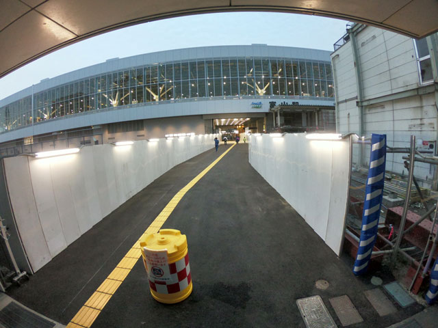 富山駅の北口側の南北開通通路（仮設）