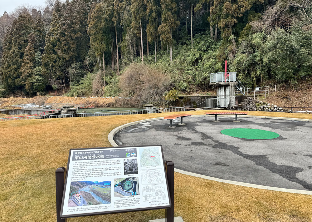 富山県魚津市の東山円筒分水槽のポケットパーク