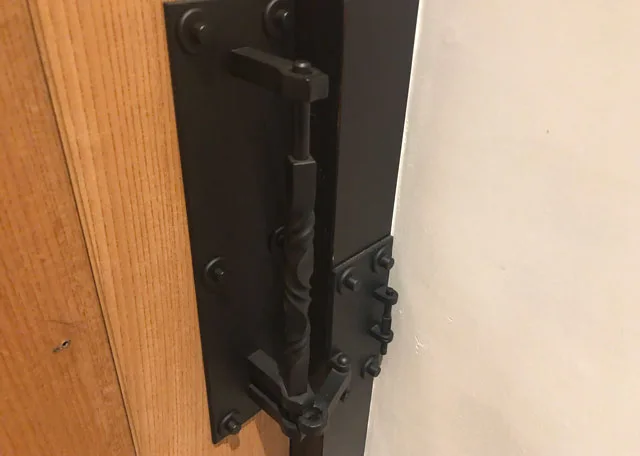 富山市岩瀬、枡田酒造の満寿泉100種を立飲みできる沙石(させき)の風情のある錠