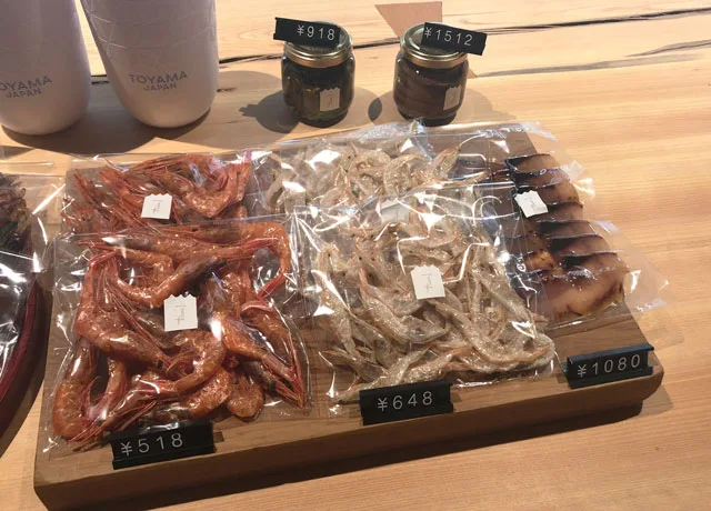 富山市岩瀬、枡田酒造の満寿泉100種を立飲みできる沙石(させき)のおつまみ、白えびなど