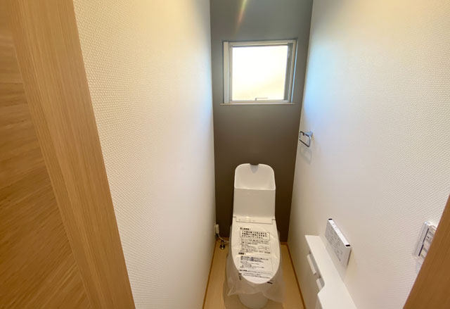 富山市上二杉のミタホームのオープンハウスの2階トイレ