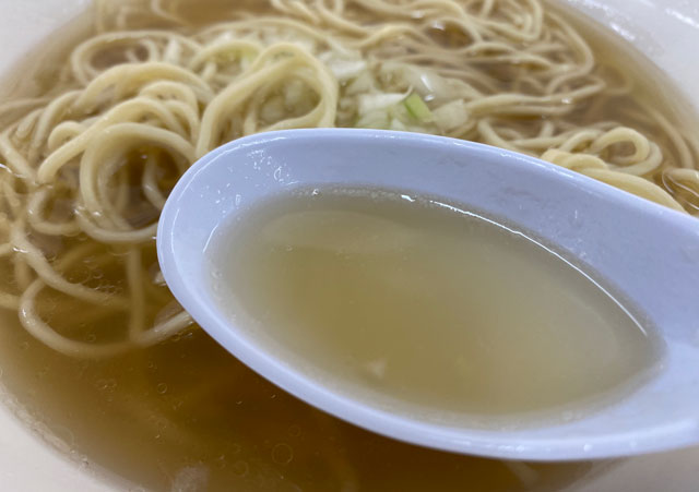 富山市旧大沢野の無添加無化調のラーメン屋「煮干しそば 銀」のスープ