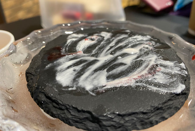 富山県黒部市宇奈月温泉街で人気の「アルペンチーズケーキ」の幻のアルペンチーズケーキ完食