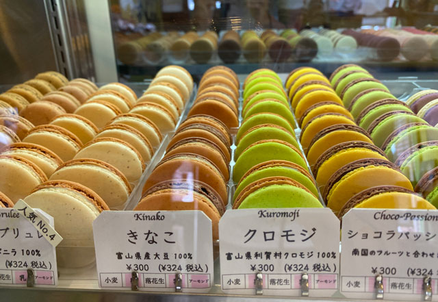 富山市の人気フランス菓子専門店「ムッシュ・ジー(monsieur J)」のマカロンのショーケース