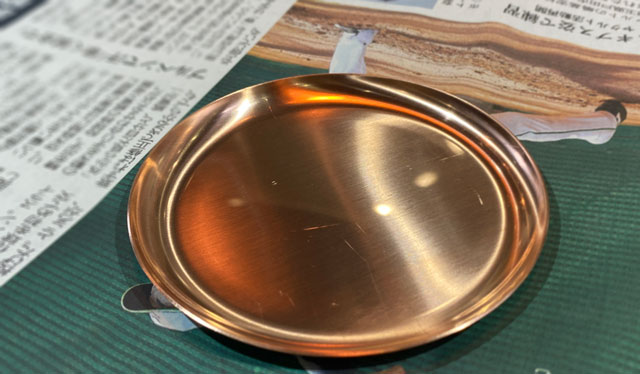 モメンタムファクトリー・Oriiの着色体験用の銅板トレイ