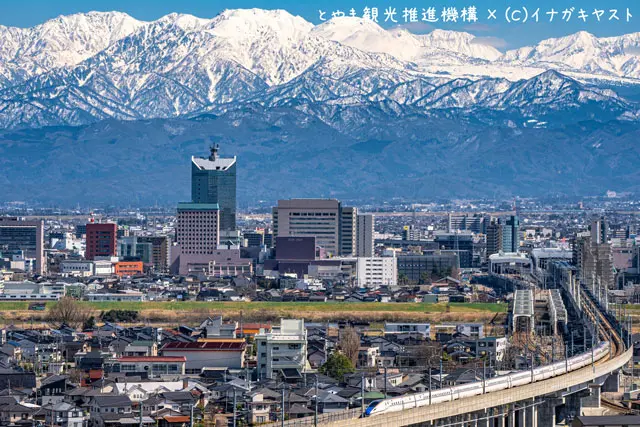 富山の写真家イナガキヤストさんが呉羽山展望台近辺から撮影した立山連峰