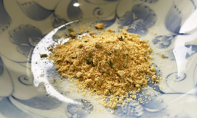サンヨー食品のサッポロ一番塩ラーメン「富山白エビだし仕立て」の白えび粉末