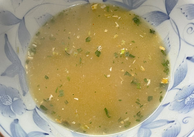 サンヨー食品のサッポロ一番塩ラーメン「富山白エビだし仕立て」の白えび粉末スープ