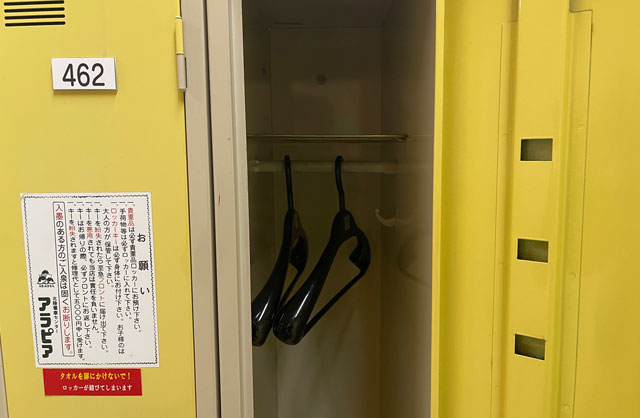 富山県高岡市の北陸健康センターアラピアの脱衣所のロッカーの中身