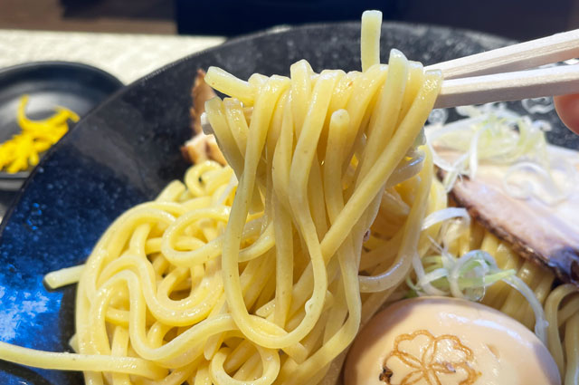 富山市のラーメン店「つけめん桜 富山上袋店」の麺