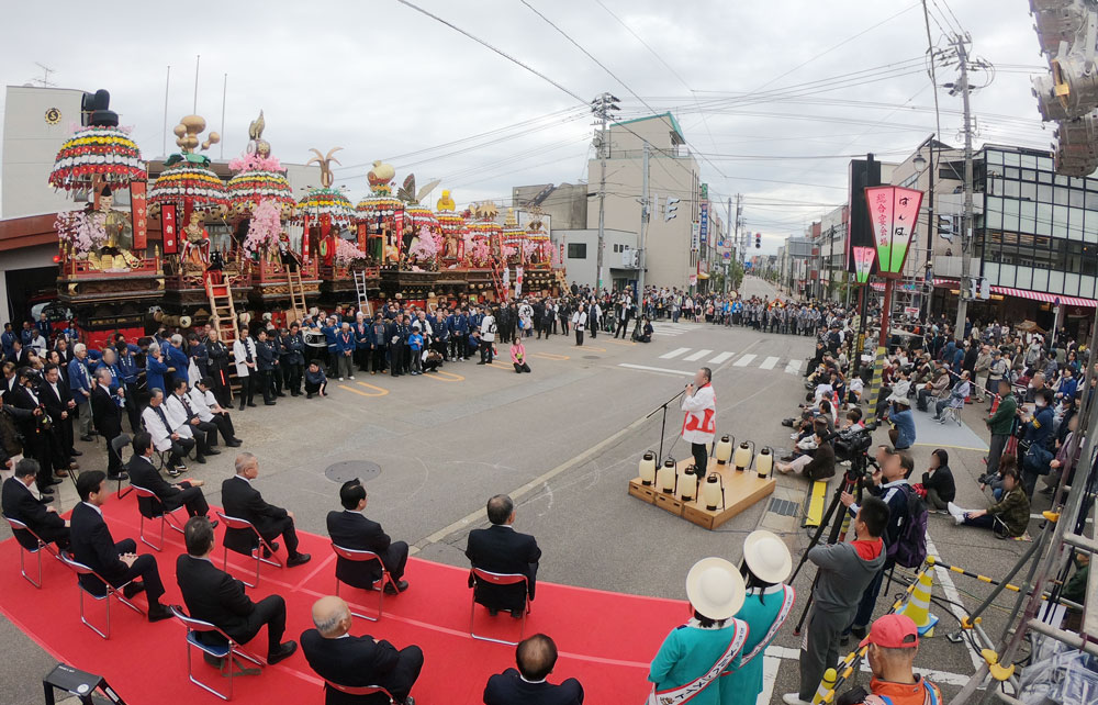 富山県小矢部市で開催される石動曳山祭のオープニングセレモニー式典