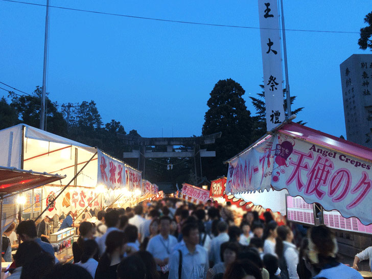 富山最大級のお祭り、山王祭(さんのさん)開催中の日枝神社までの道の混み具合2
