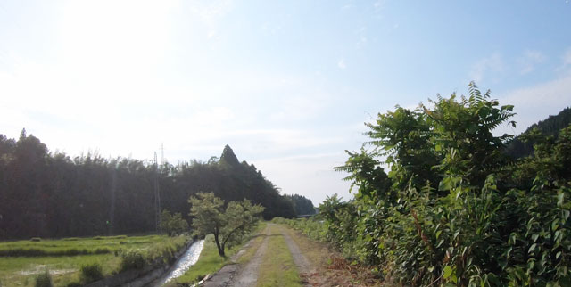 富山県上市町の上市川沿岸円筒分水場円筒分水槽(かみいちがわえんがんえんとうぶんすいじょうえんとうぶんすいそう)への道3