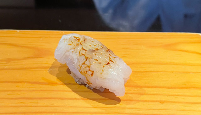 富山市のミシュラン一つ星の寿司屋「鮨人(すしじん)」のアオリイカ