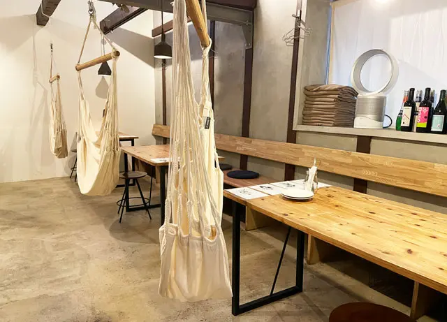 滑川市のお洒落カフェ「hammock cafe Amaca」のハンモック