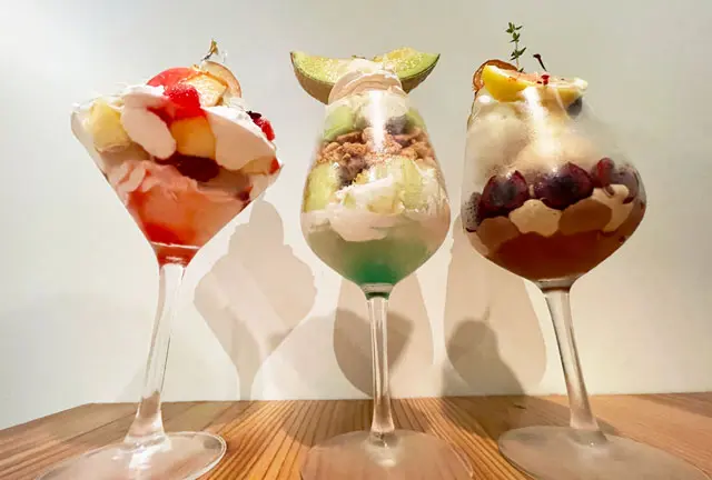滑川市のお洒落カフェ「hammock cafe Amaca」のパフェ三種(アップ)