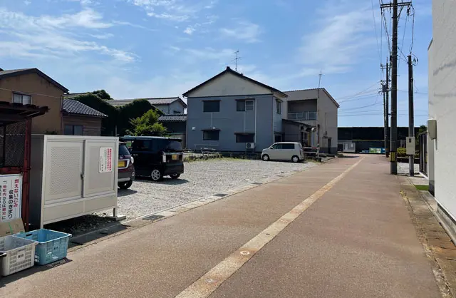 滑川市のお洒落カフェ「hammock cafe Amaca」の滑川市の駐車場