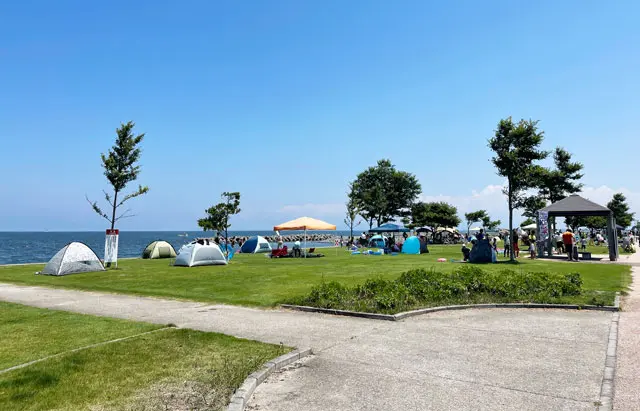 海老江海浜公園 キレイな芝生で快適な海水浴場 無料駐車場 シャワー 富山暮らし