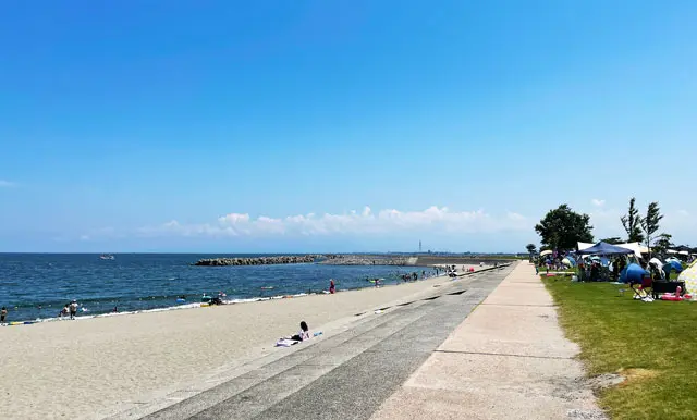 海老江海浜公園 キレイな芝生で快適な海水浴場 無料駐車場 シャワー 富山暮らし