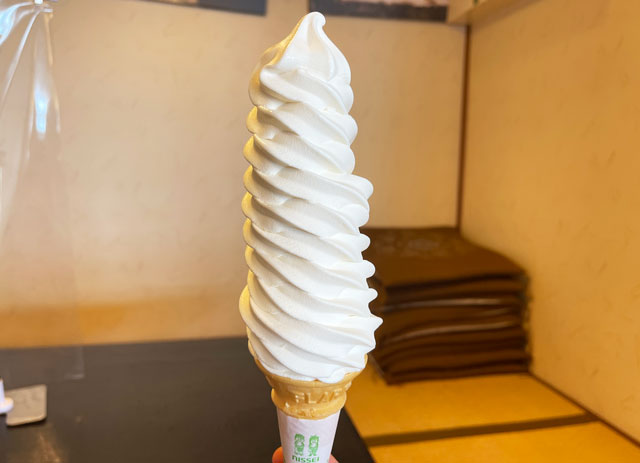 富山県南砺市の道の駅井波の風神10段ソフトクリーム3
